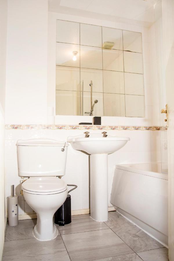 Cosy 3-Bed Home Close To City Centre مانشستر المظهر الخارجي الصورة